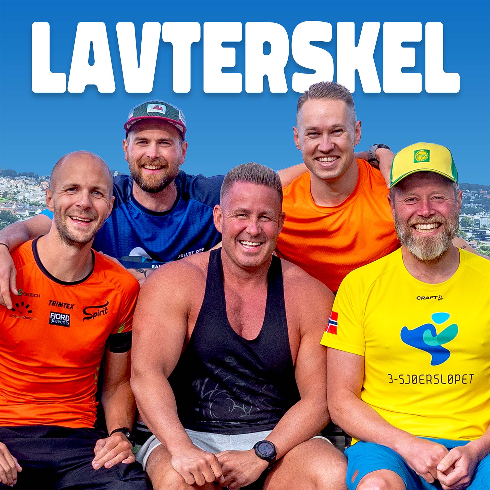Lavterskel-gjengen samlet rundt podkasten